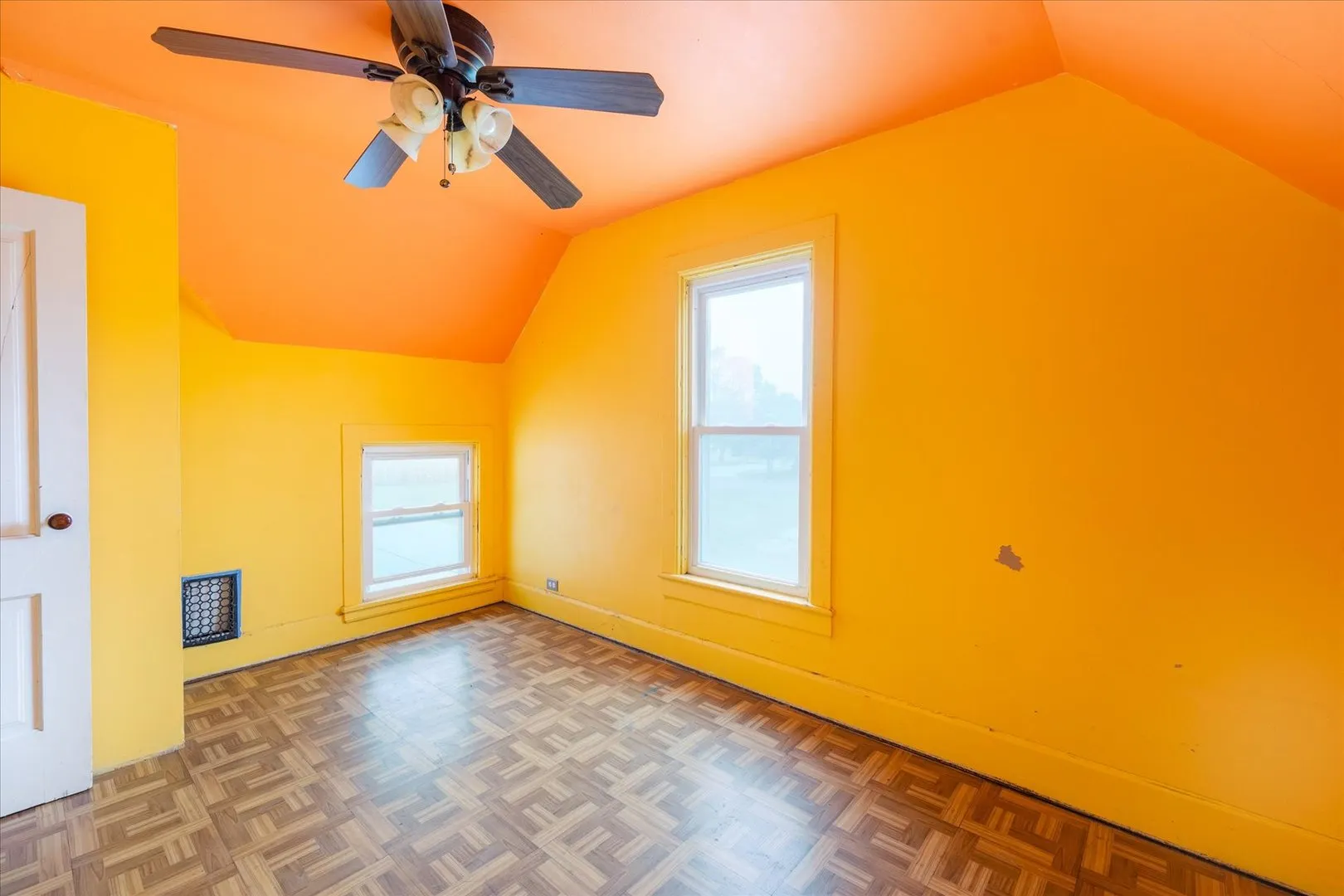 107 E Long Street IL