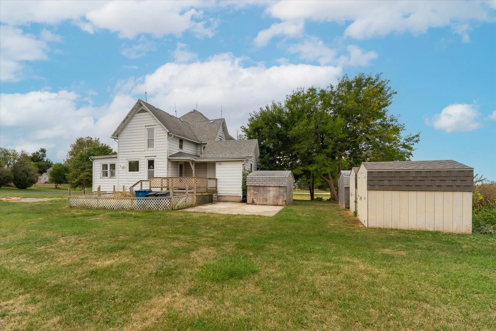 107 E Long Street IL