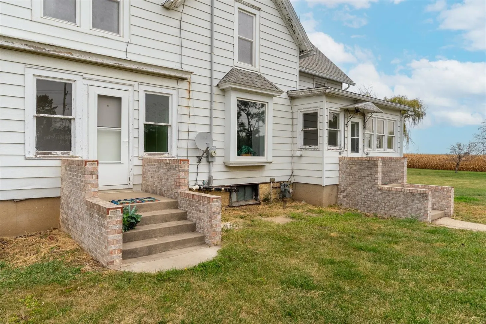 107 E Long Street IL