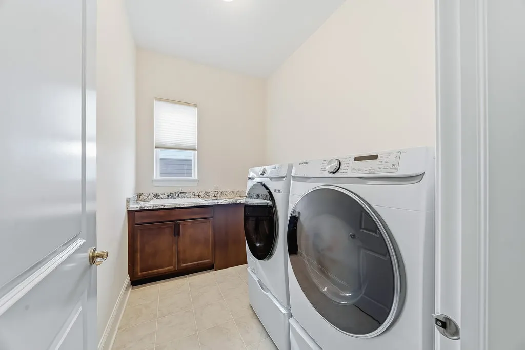 1053 Ironwood Court IL