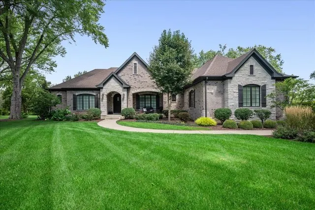 8 Alexandra Drive IL