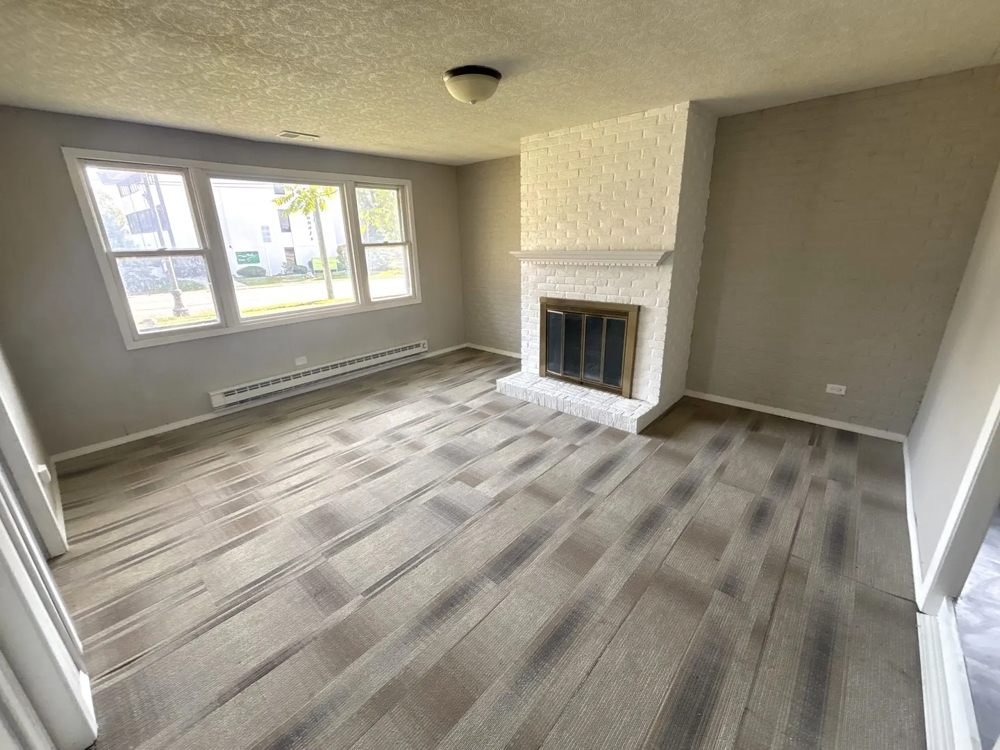826 S Main Street IL