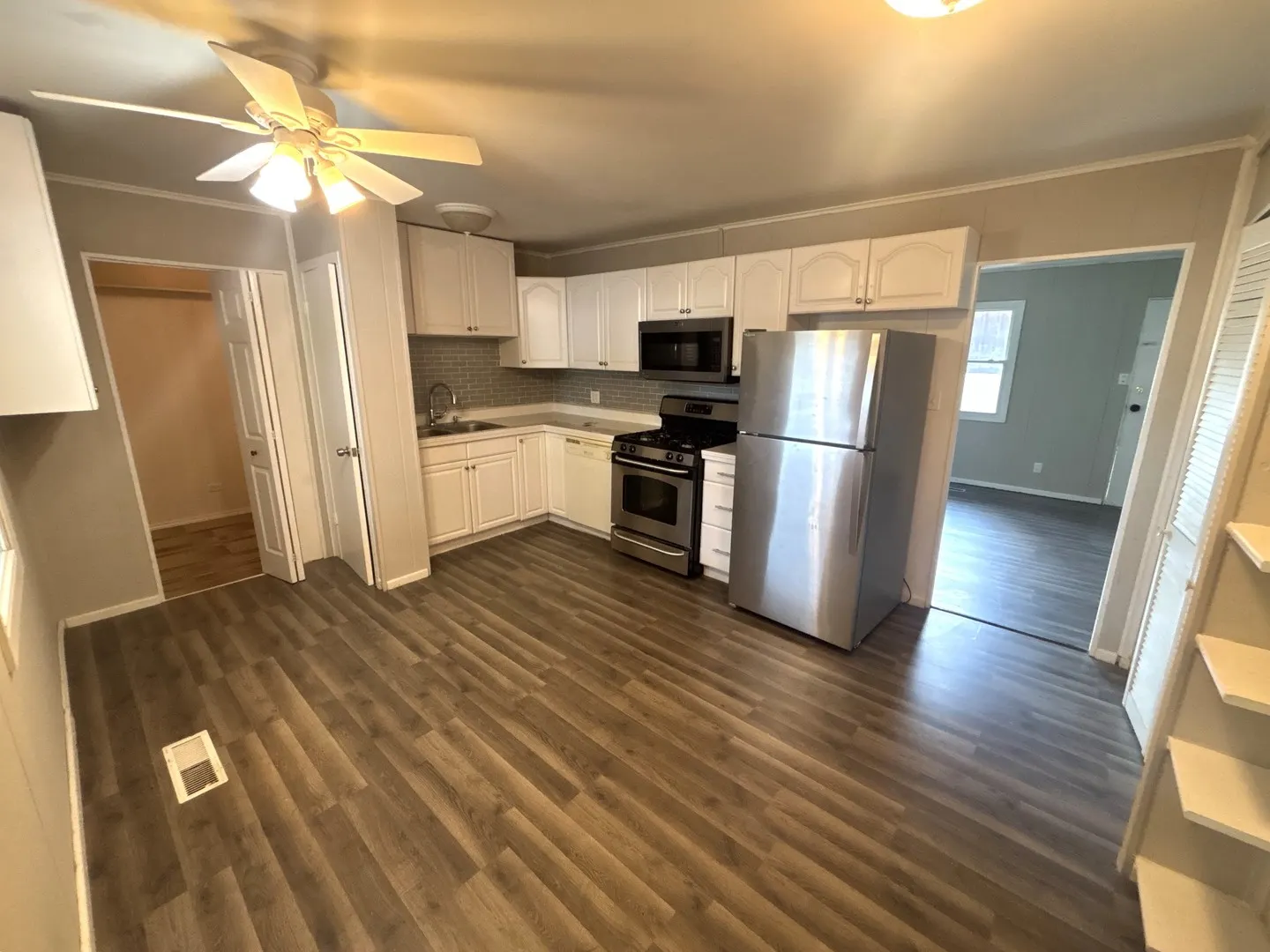 826 S Main Street IL