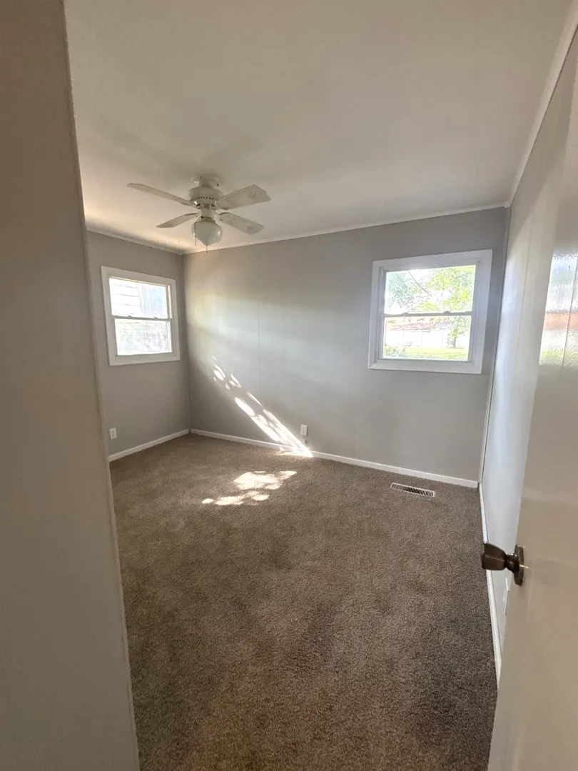 826 S Main Street IL