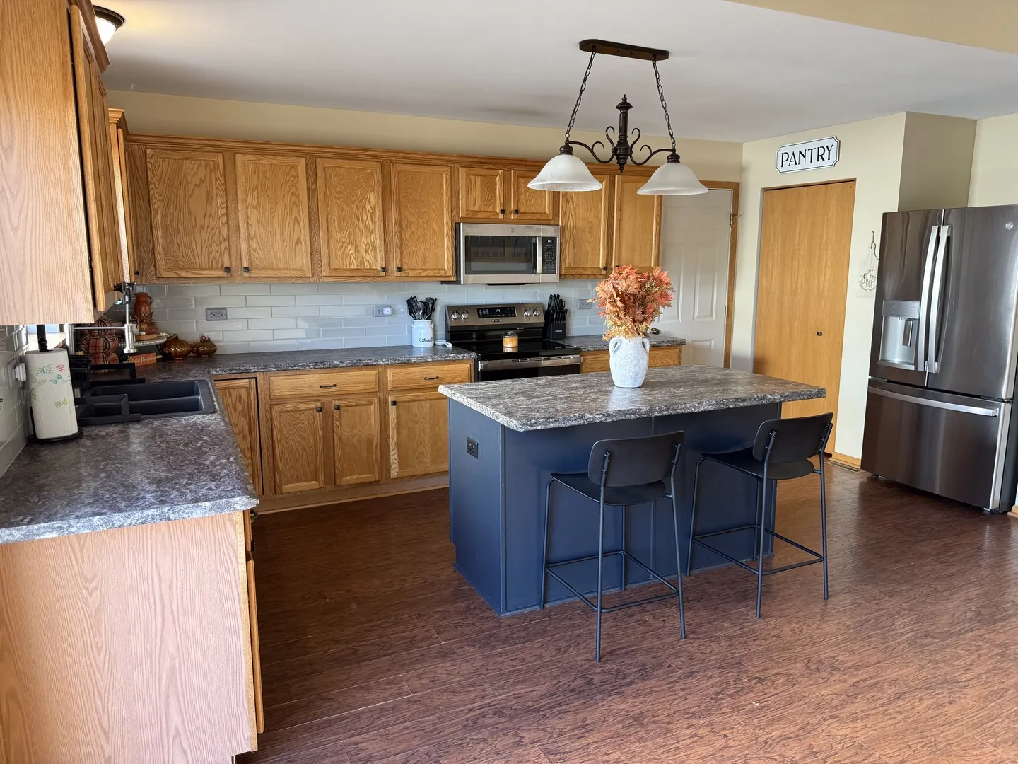 729 River Edge Circle IL