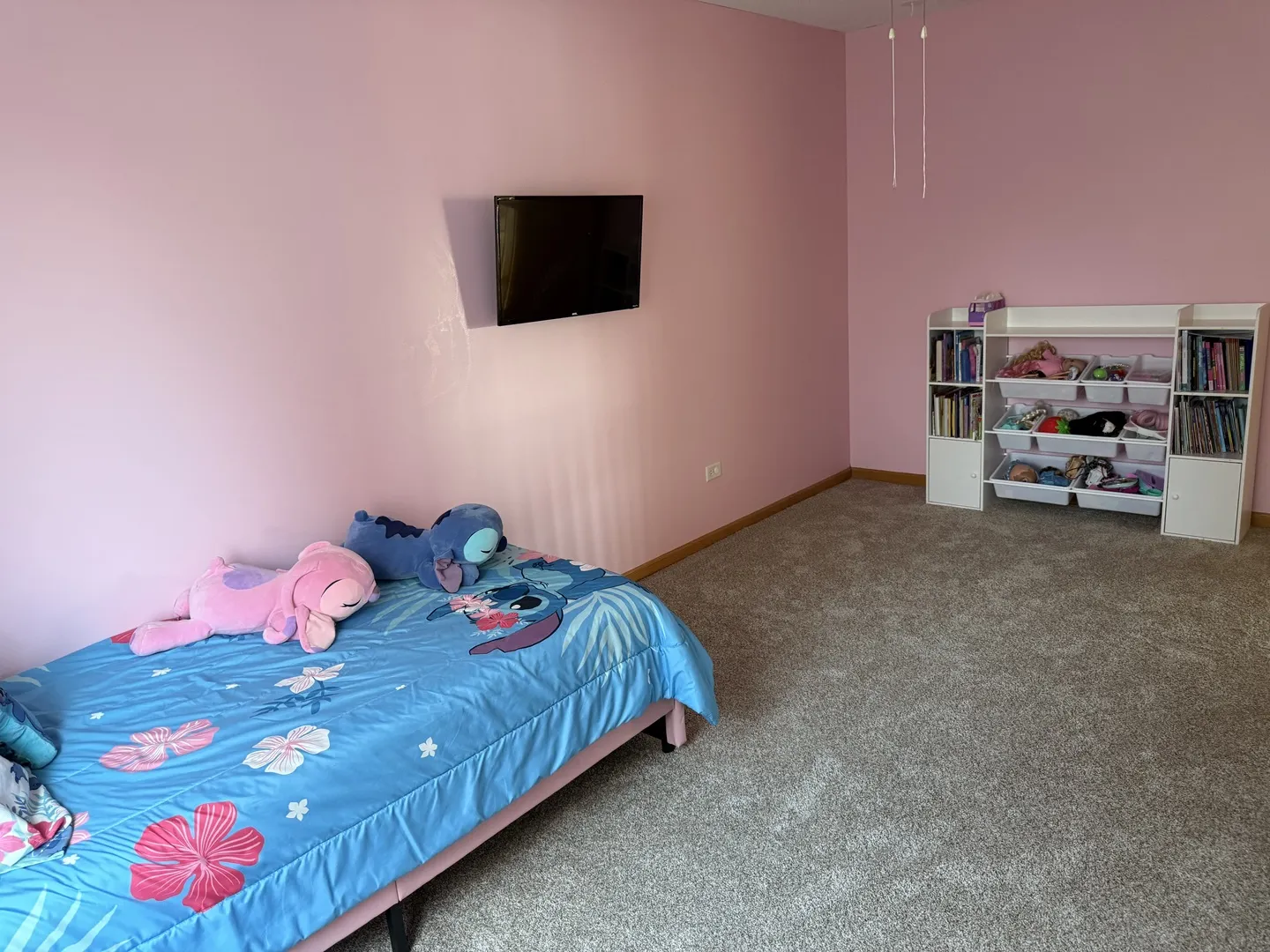 729 River Edge Circle IL