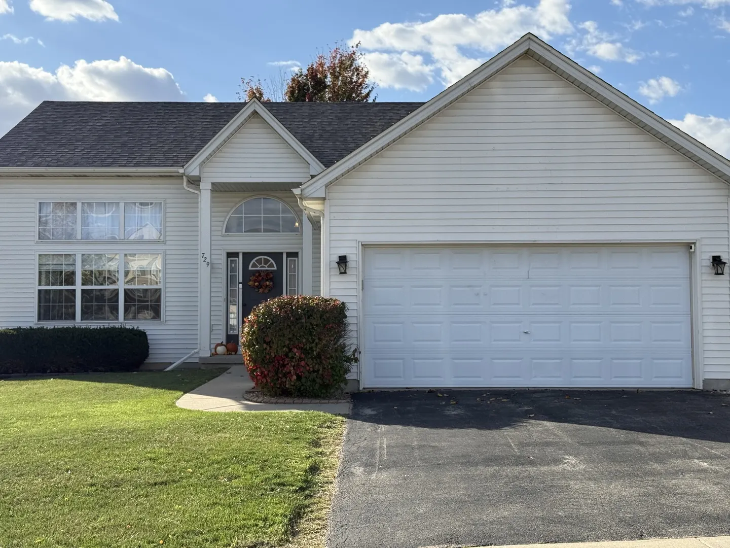 729 River Edge Circle IL