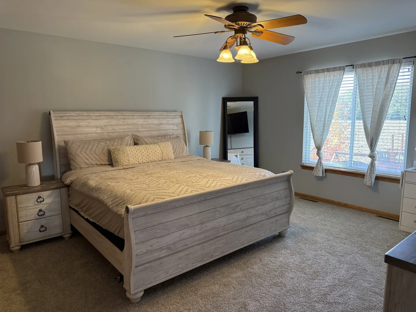 729 River Edge Circle IL