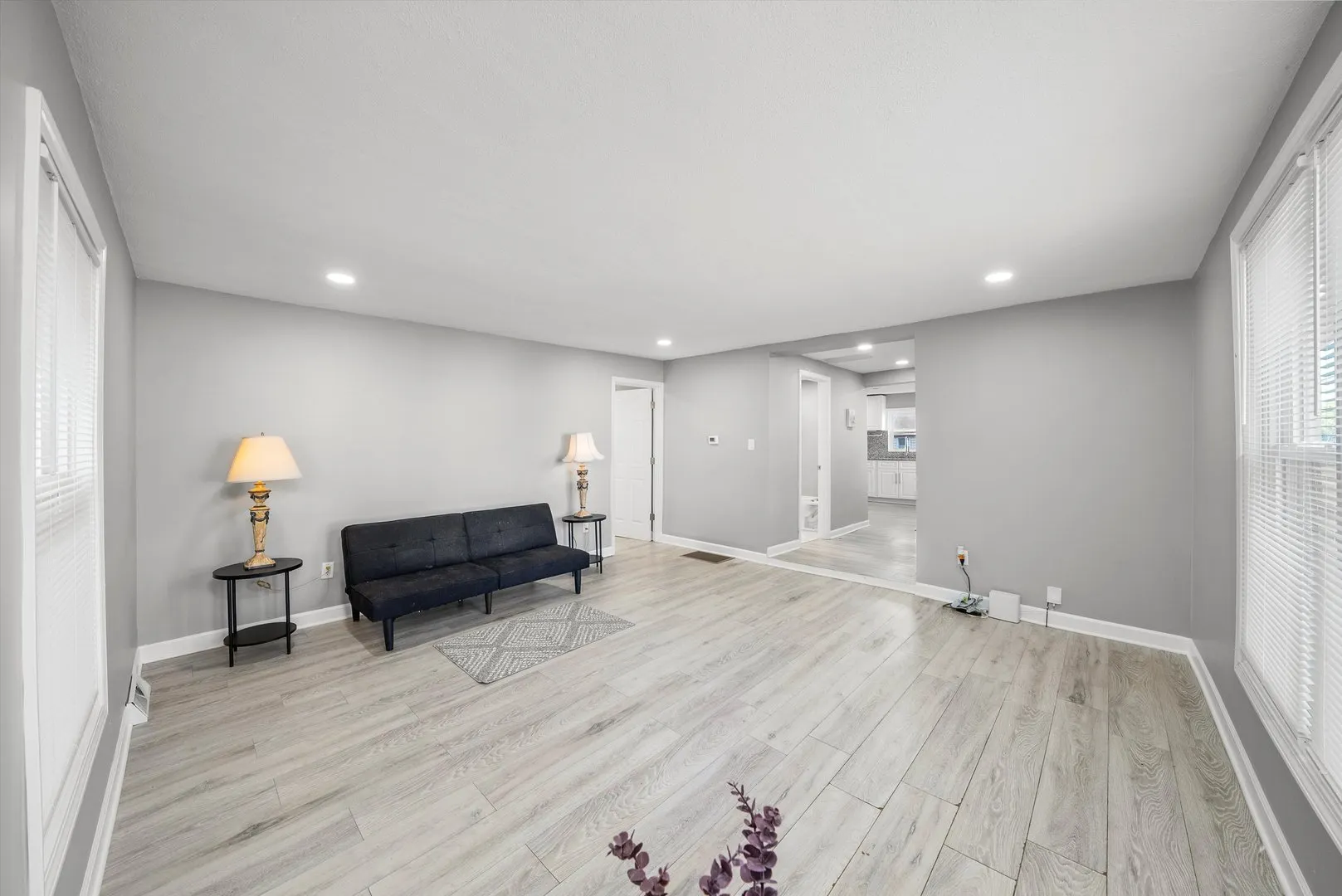 572 Middle Avenue IL