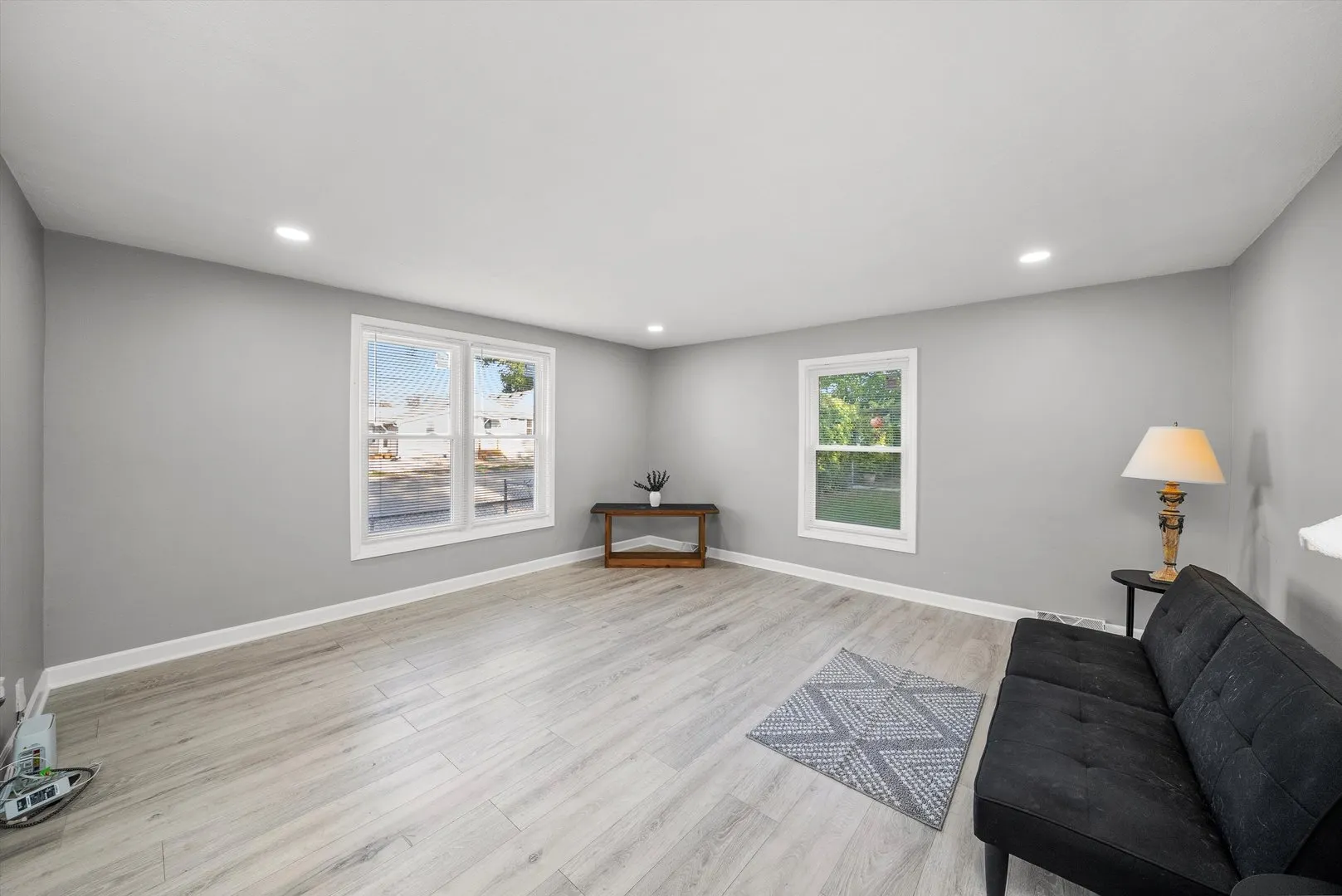 572 Middle Avenue IL