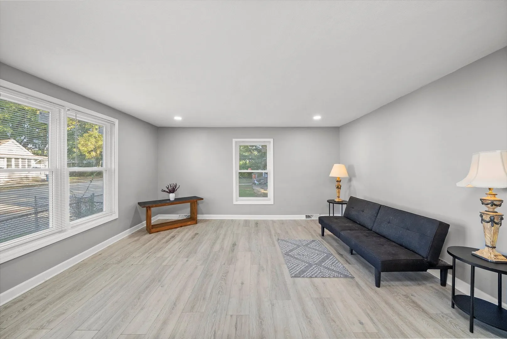 572 Middle Avenue IL