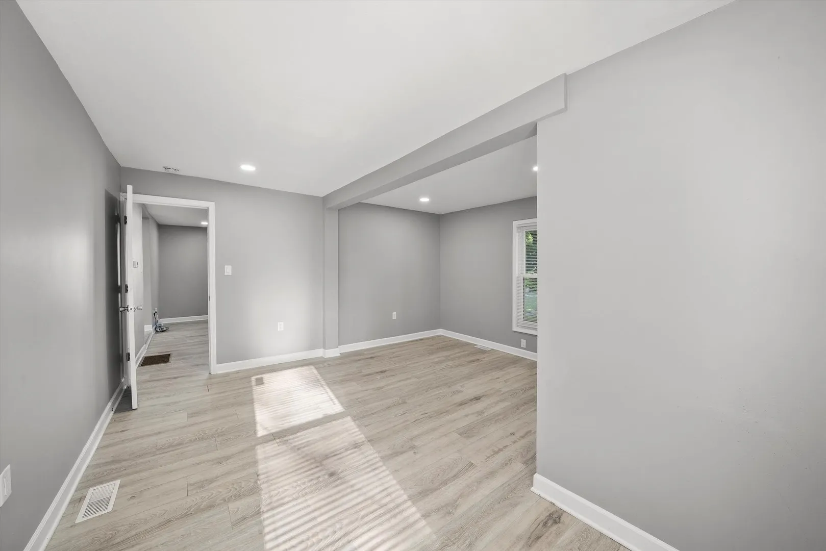 572 Middle Avenue IL