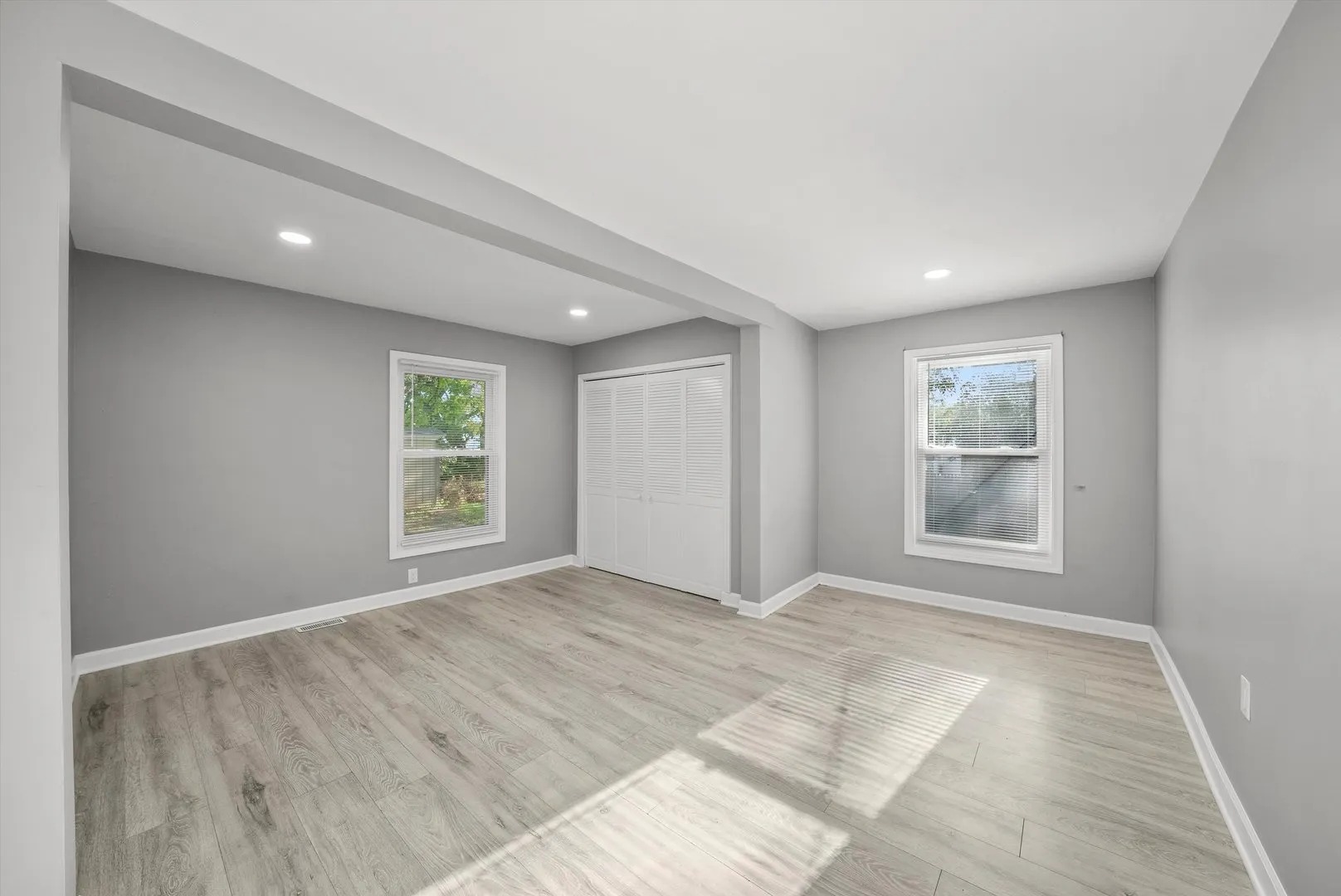 572 Middle Avenue IL