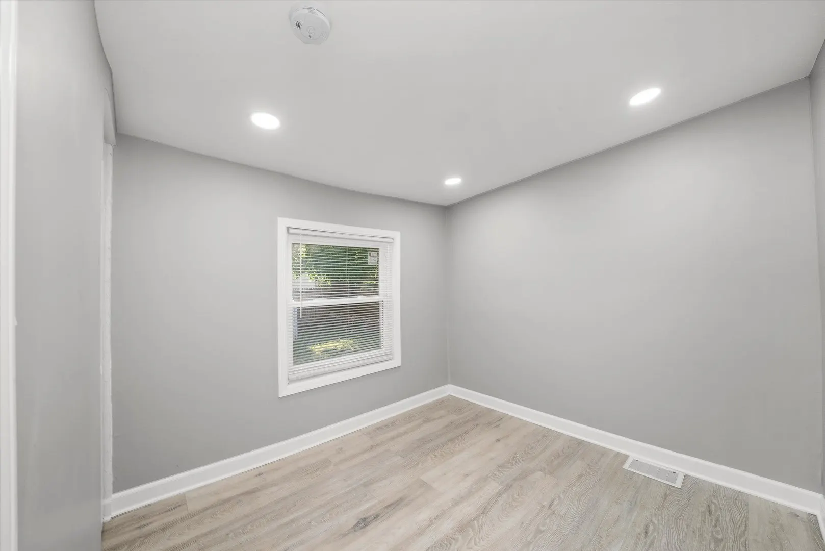 572 Middle Avenue IL