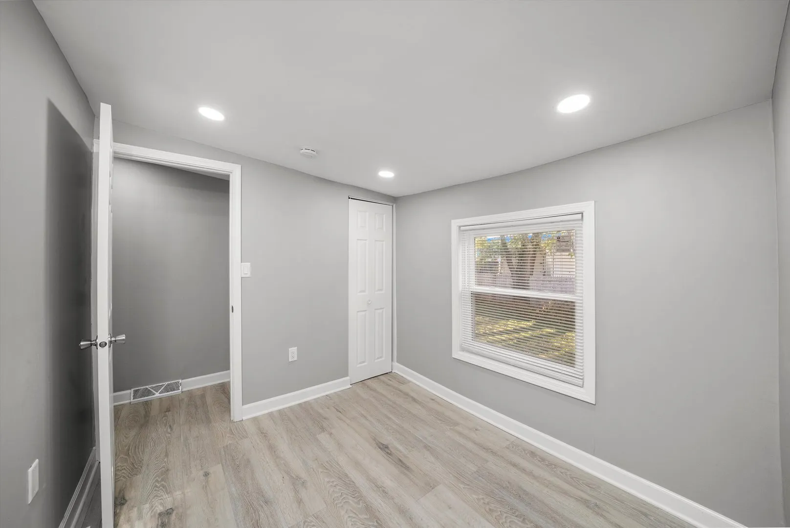 572 Middle Avenue IL