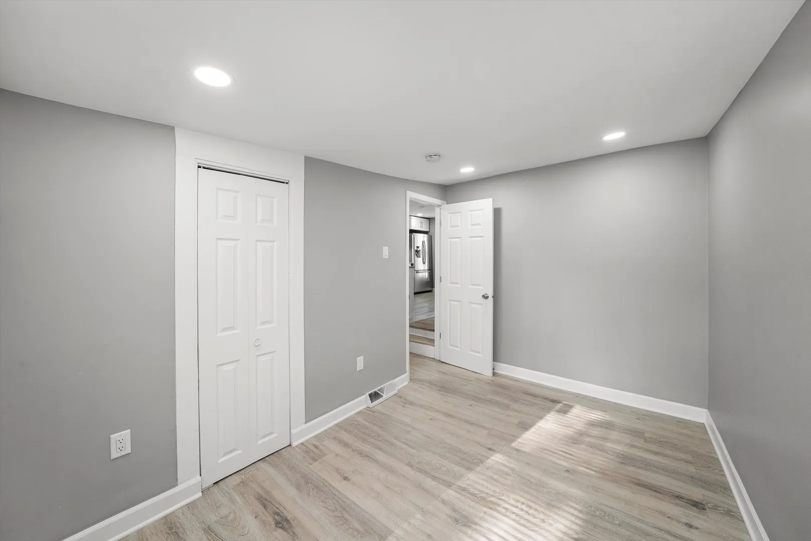 572 Middle Avenue IL
