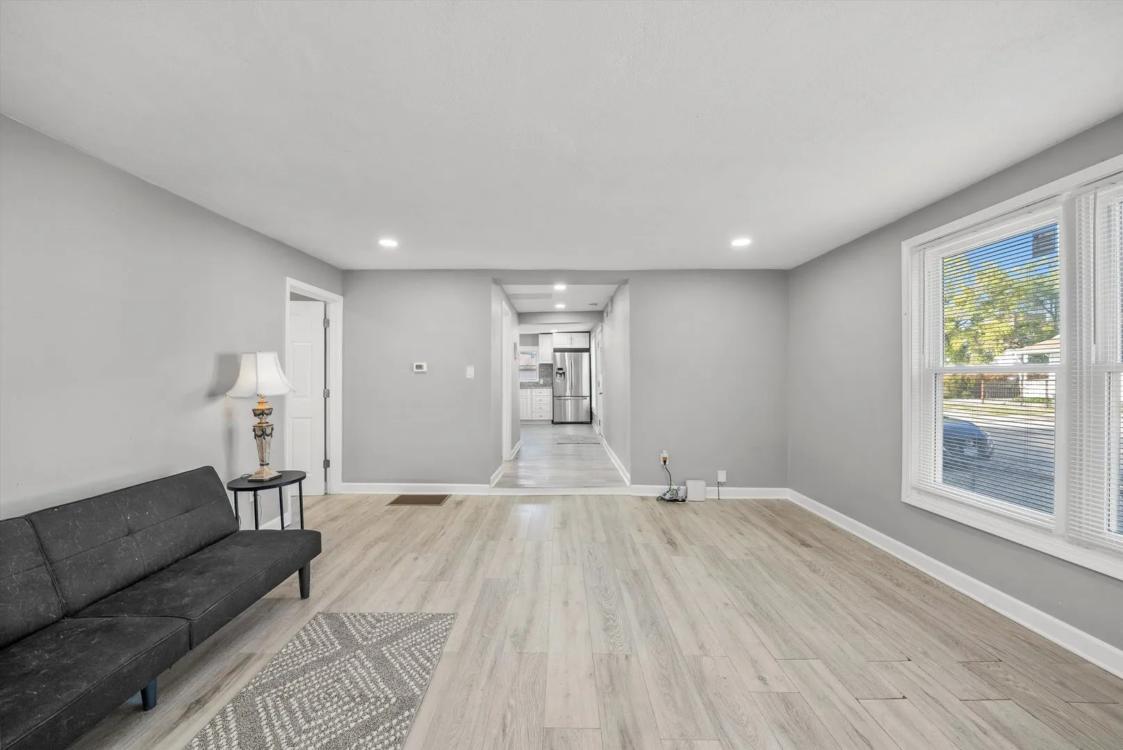 572 Middle Avenue IL