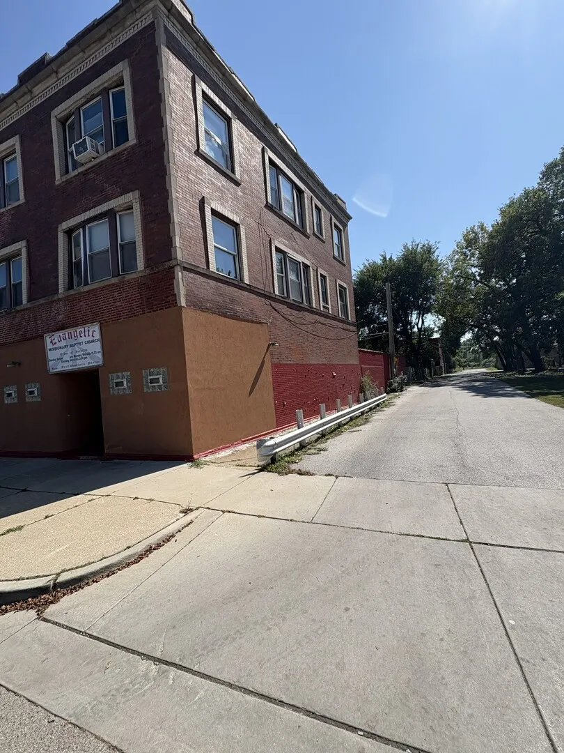 391 E Kensington Avenue IL