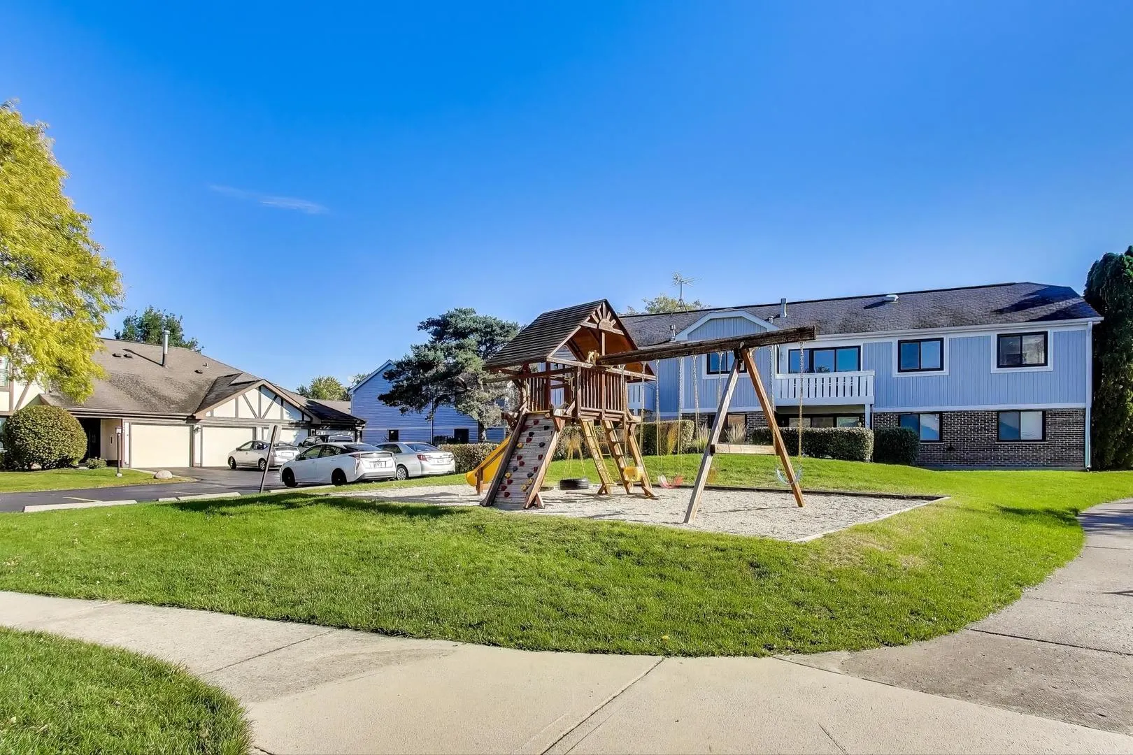 321 Woodbury Court D2 IL