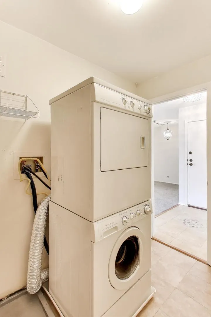 321 Woodbury Court D2 IL