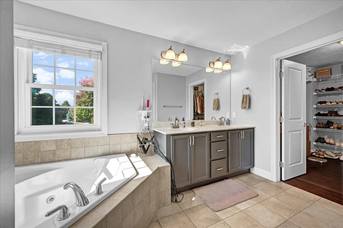 1001 Mugho Court IL
