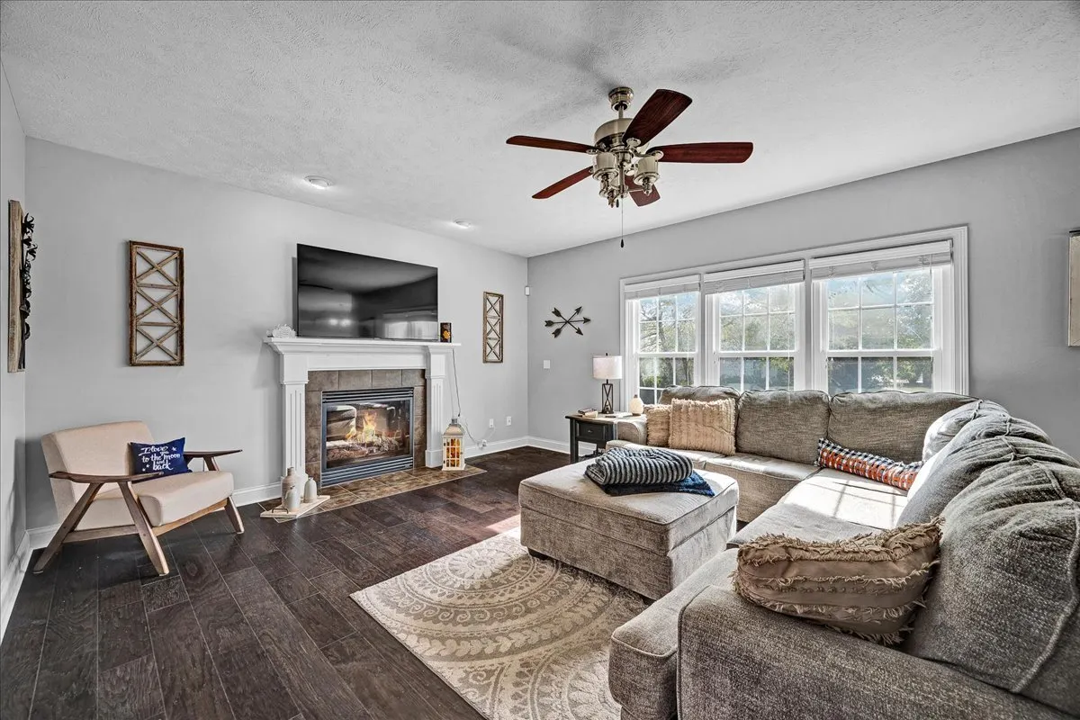 1001 Mugho Court IL