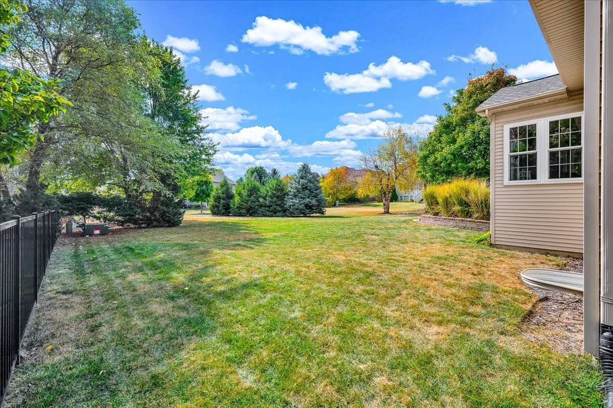 1001 Mugho Court IL