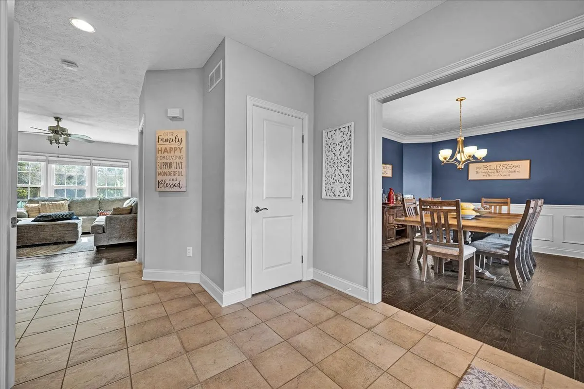 1001 Mugho Court IL