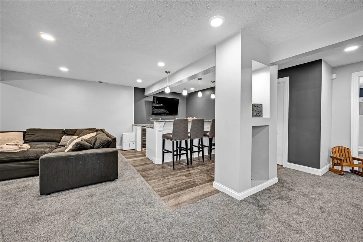 1001 Mugho Court IL