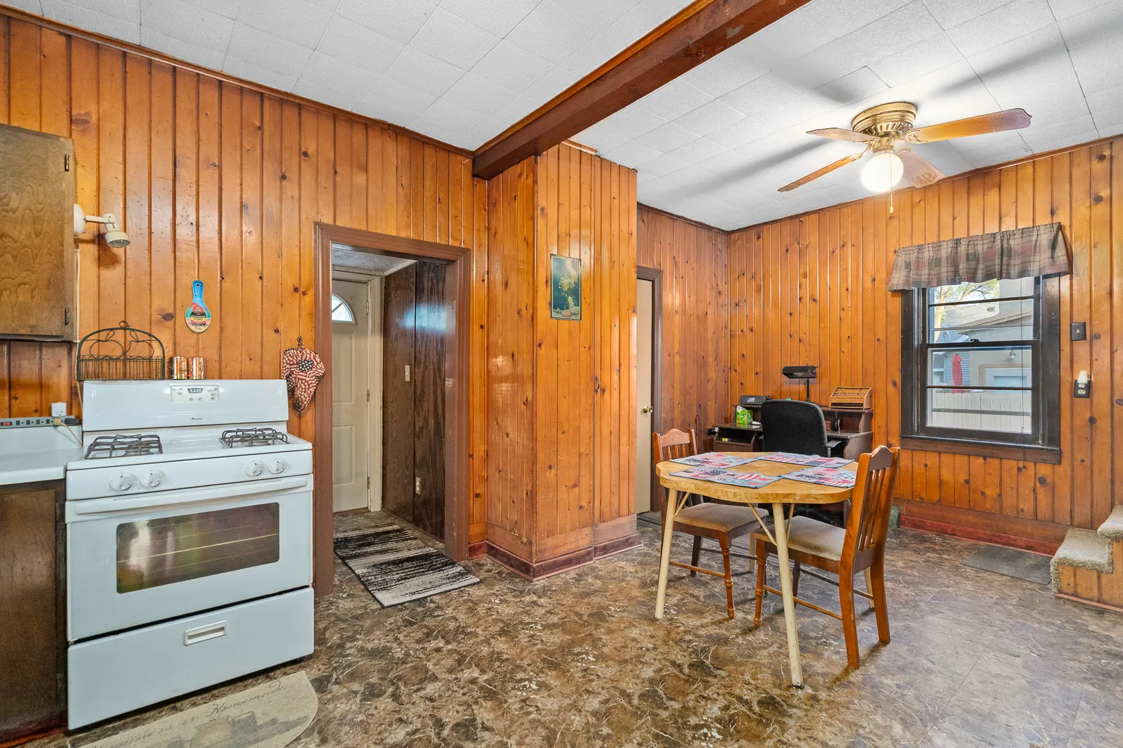 598 Illinois Street IL