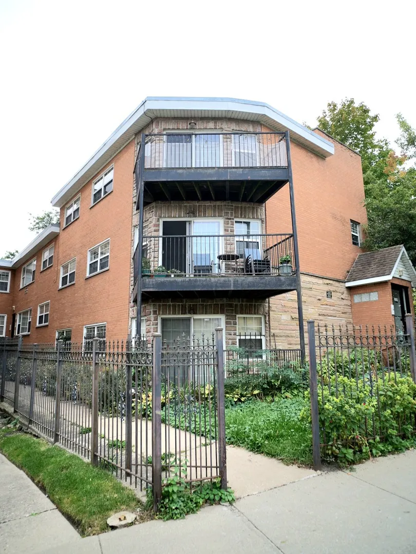 1937 W Pratt Boulevard 2N IL