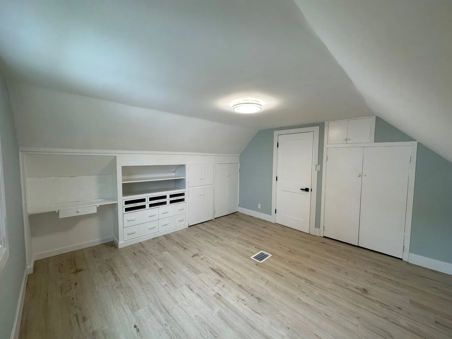 1562 KENILWORTH Drive IL