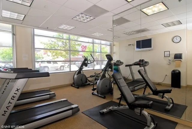 330 W Grand Avenue 2106 IL