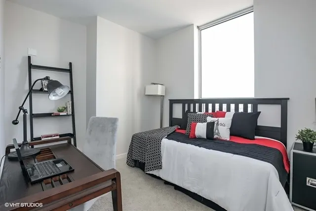 330 W Grand Avenue 2106 IL