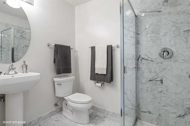 330 W Grand Avenue 2106 IL