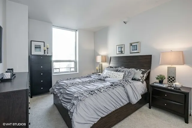 330 W Grand Avenue 2106 IL