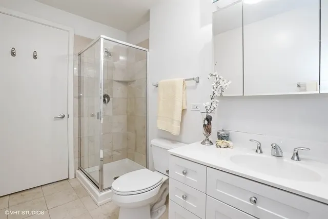 330 W Grand Avenue 2106 IL