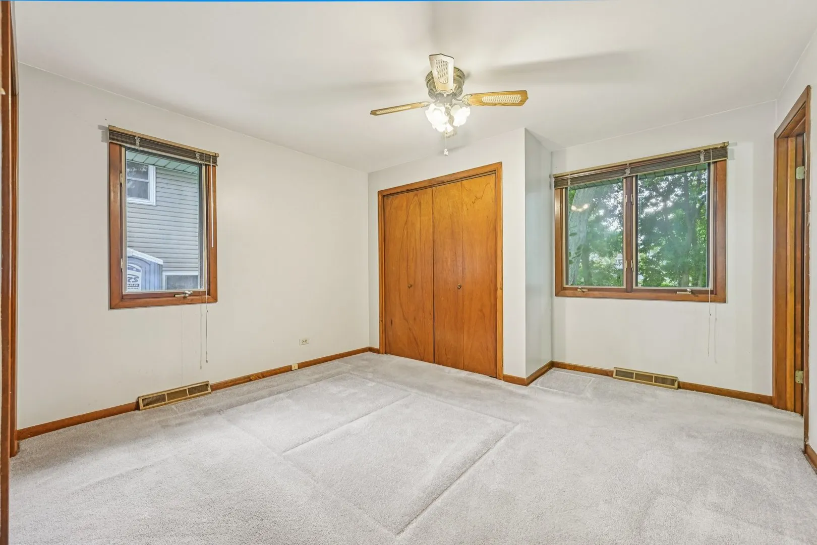 698 Hiawatha Drive IL