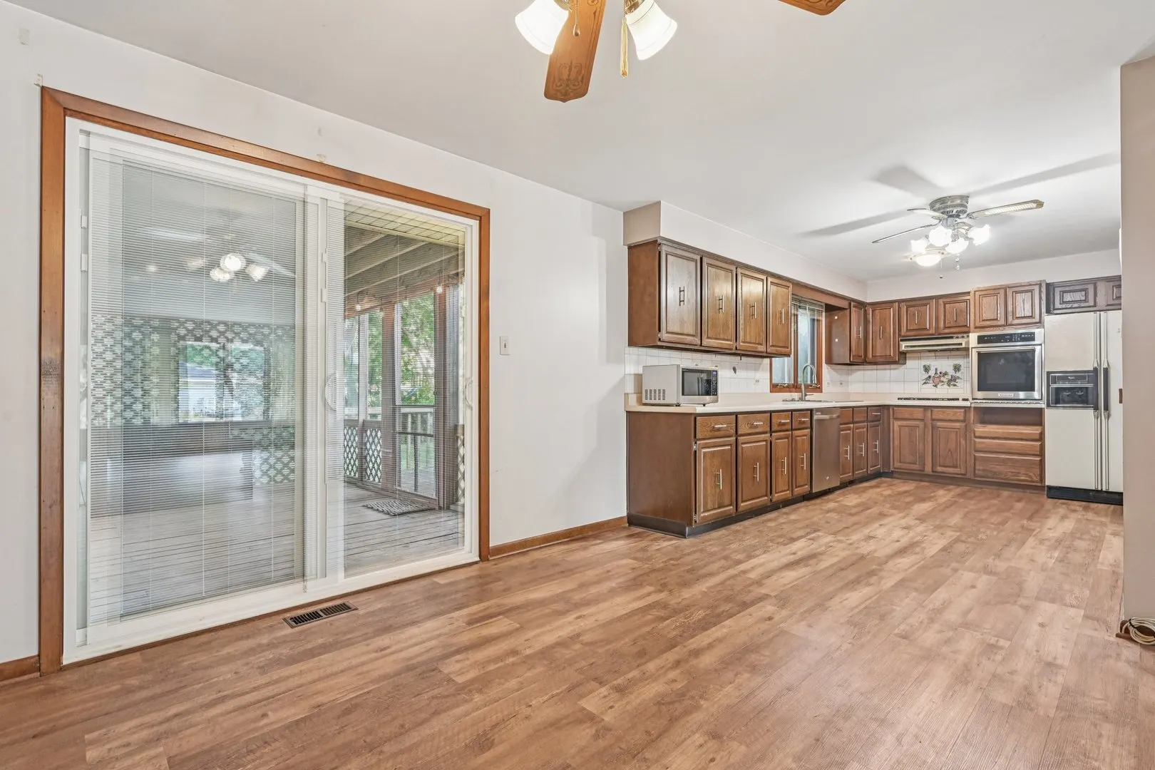 698 Hiawatha Drive IL