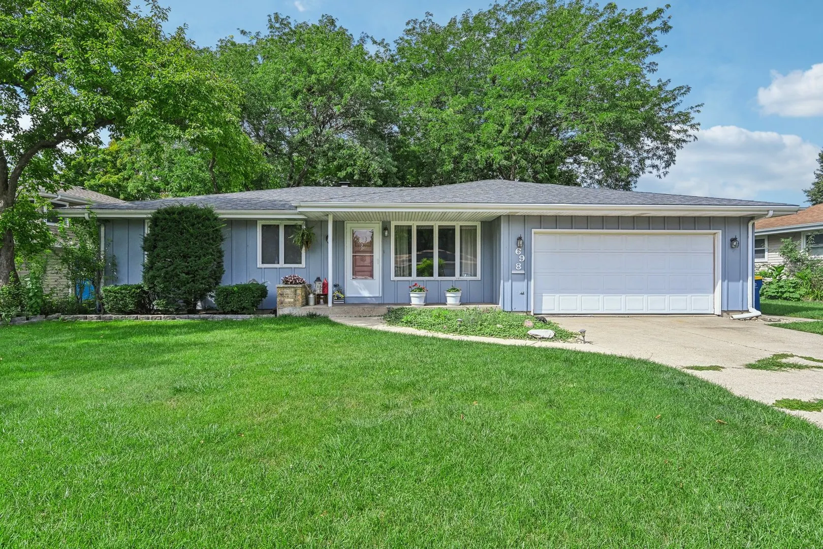 698 Hiawatha Drive IL