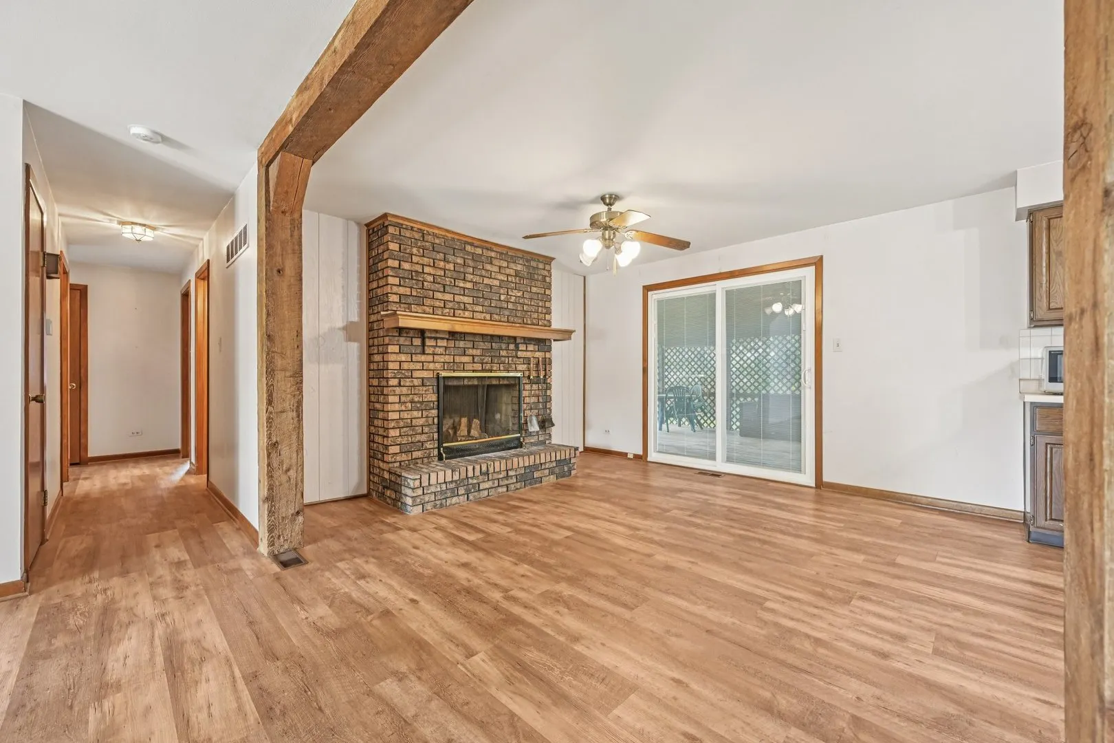 698 Hiawatha Drive IL