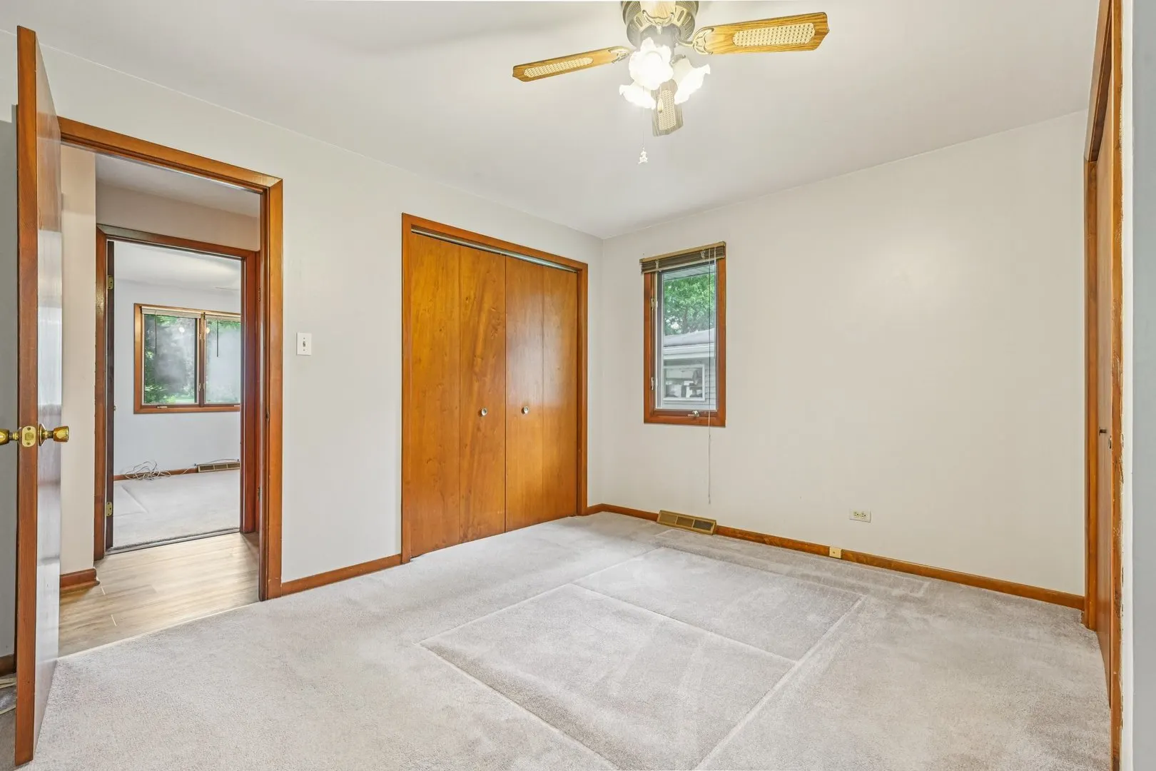 698 Hiawatha Drive IL