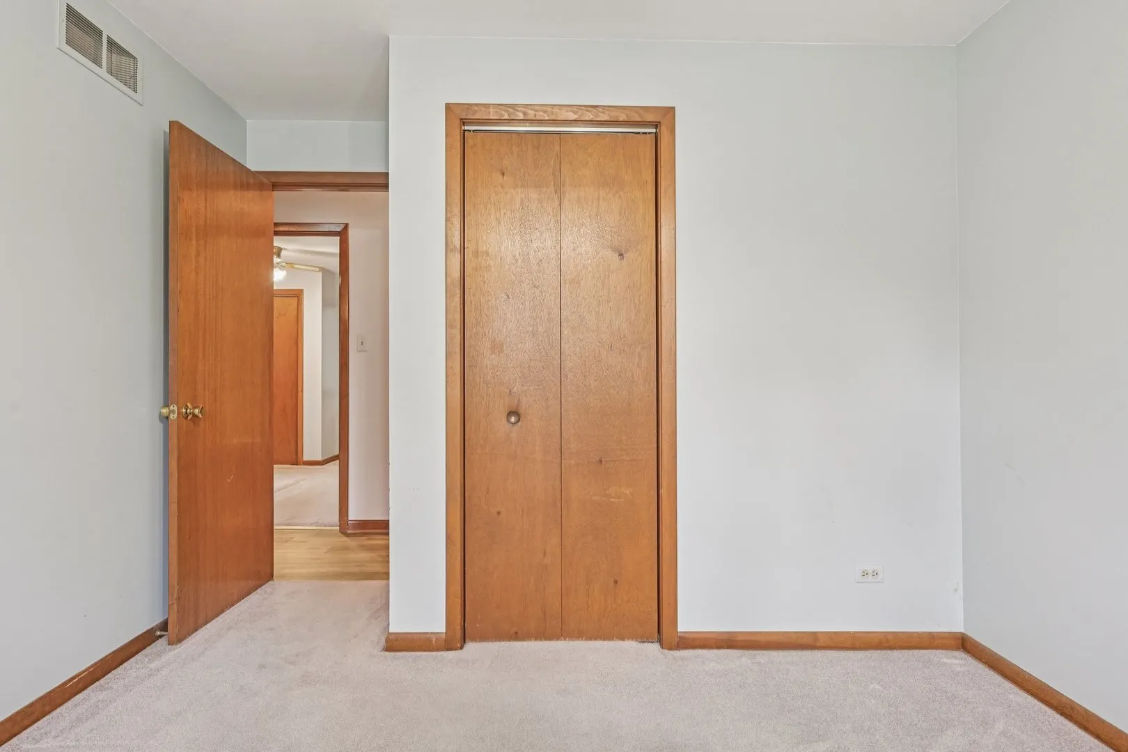 698 Hiawatha Drive IL