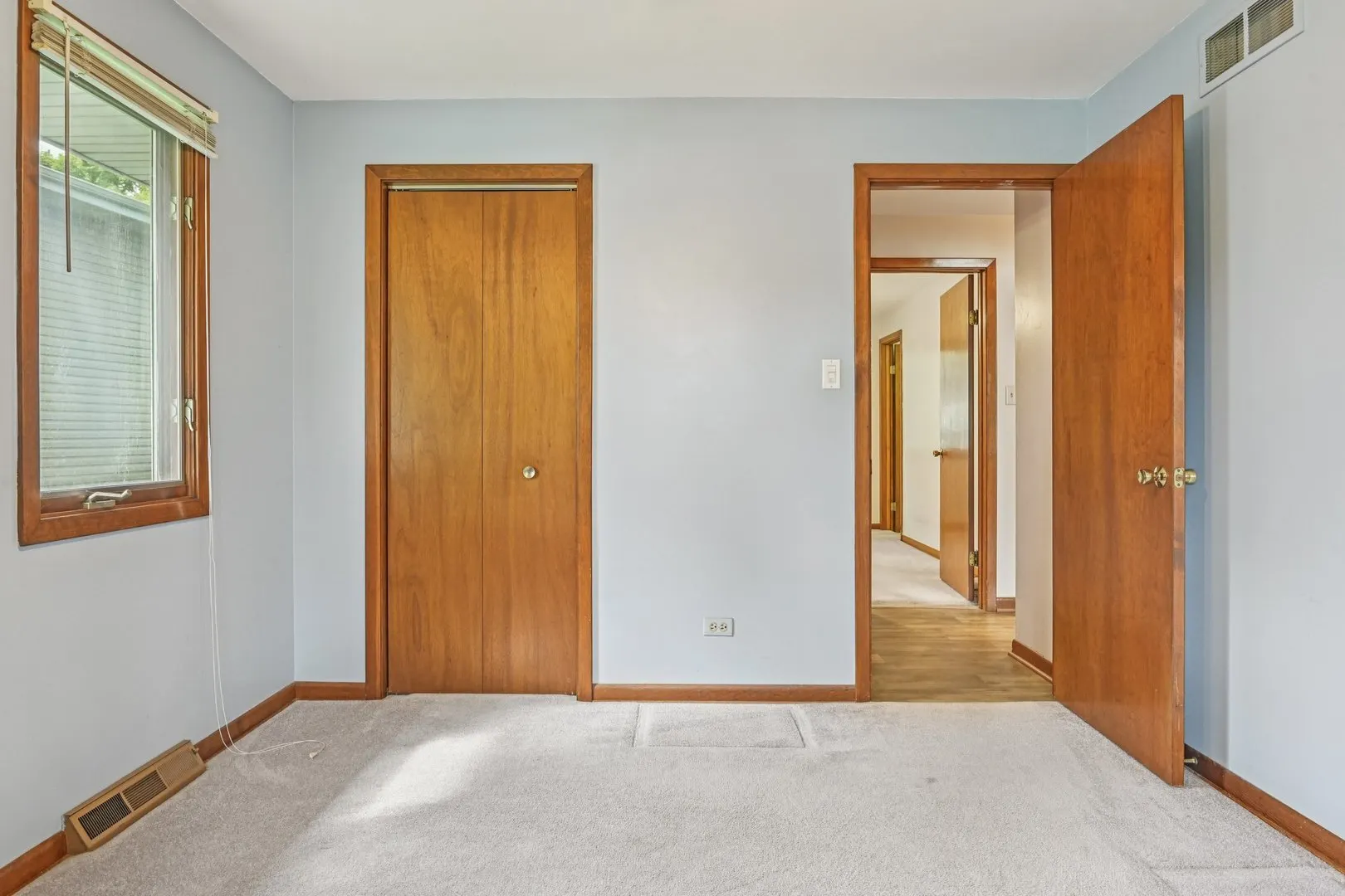698 Hiawatha Drive IL