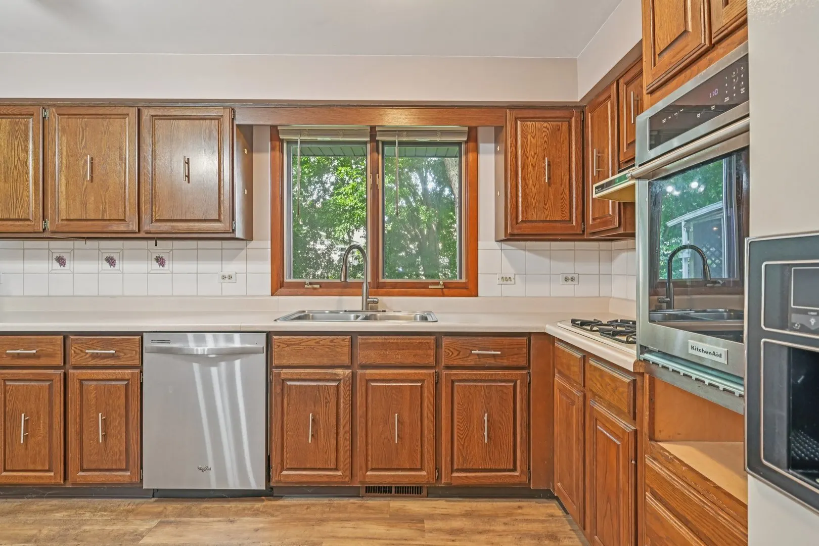 698 Hiawatha Drive IL
