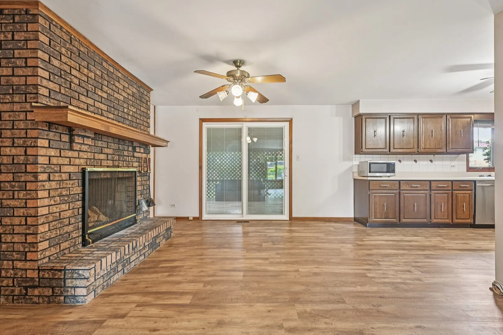 698 Hiawatha Drive IL
