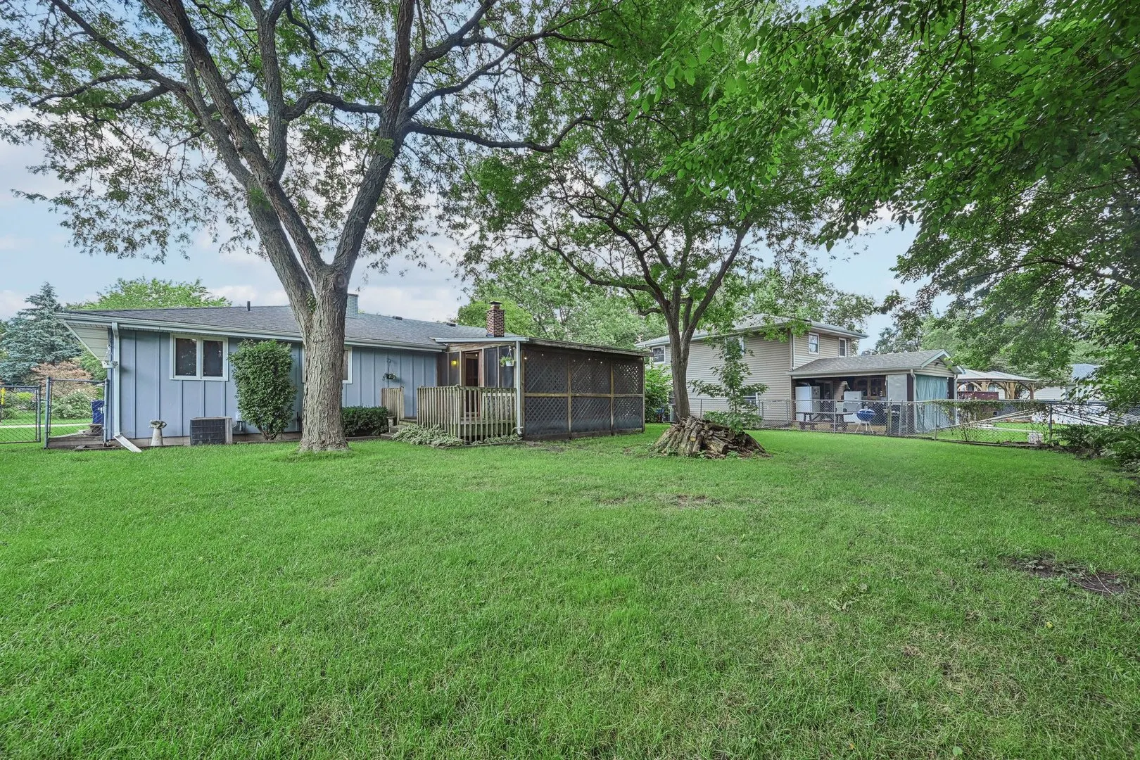 698 Hiawatha Drive IL