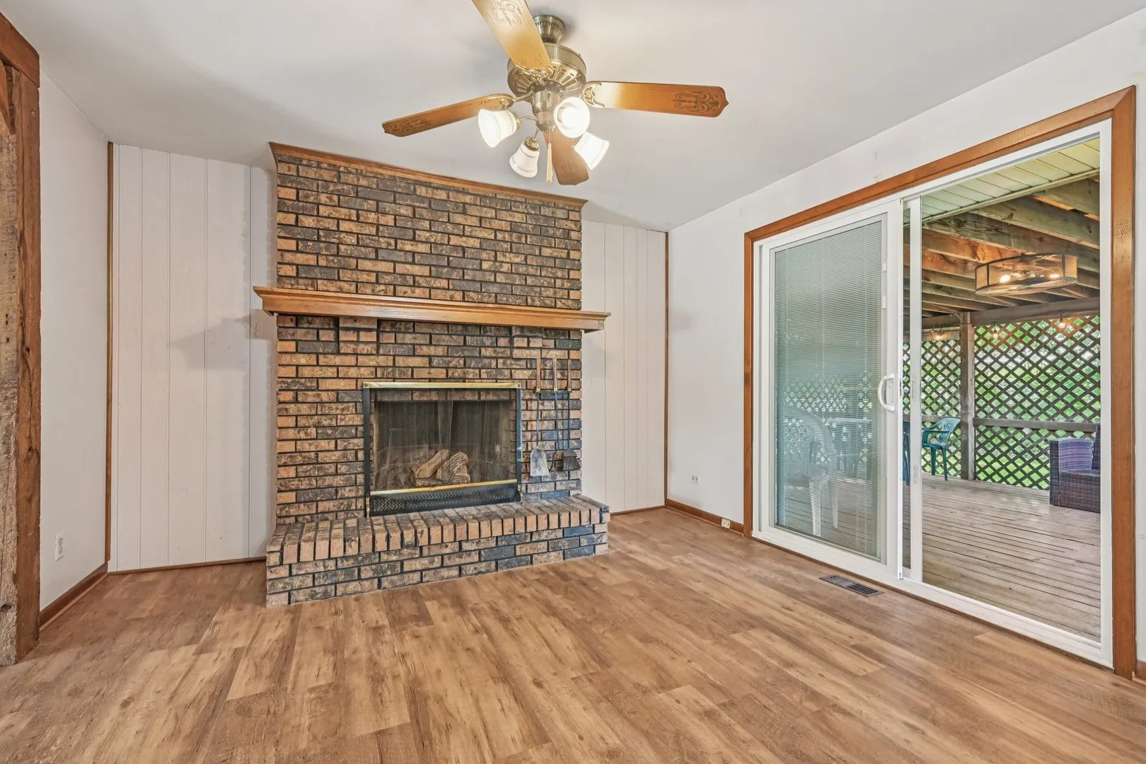698 Hiawatha Drive IL