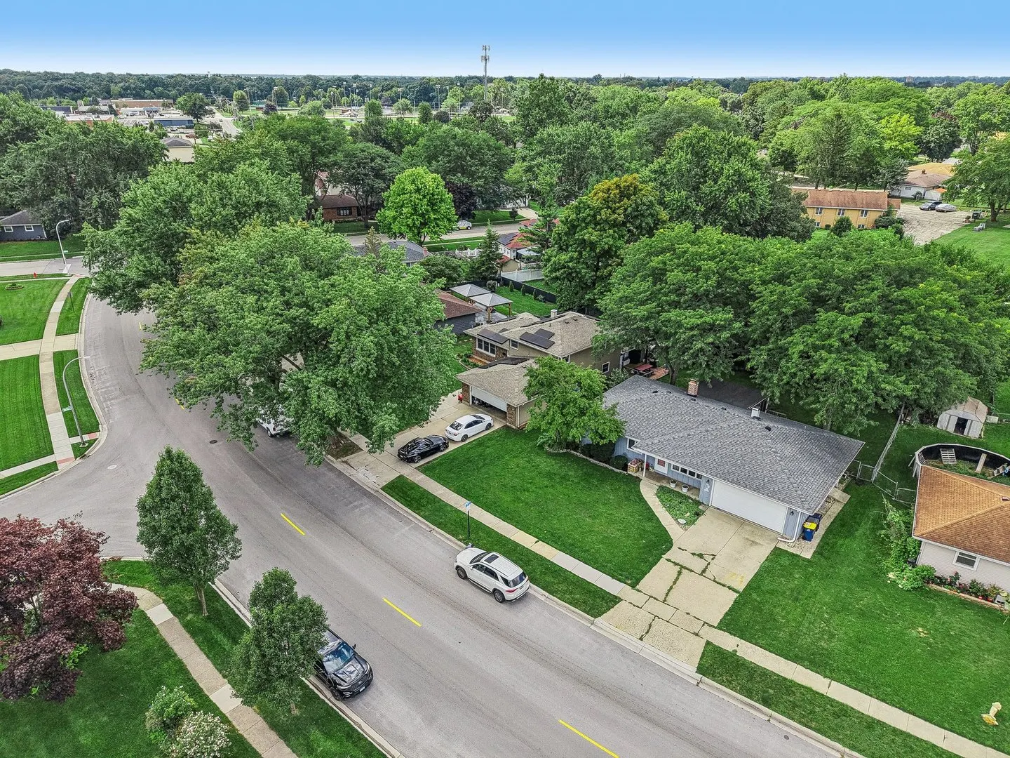 698 Hiawatha Drive IL