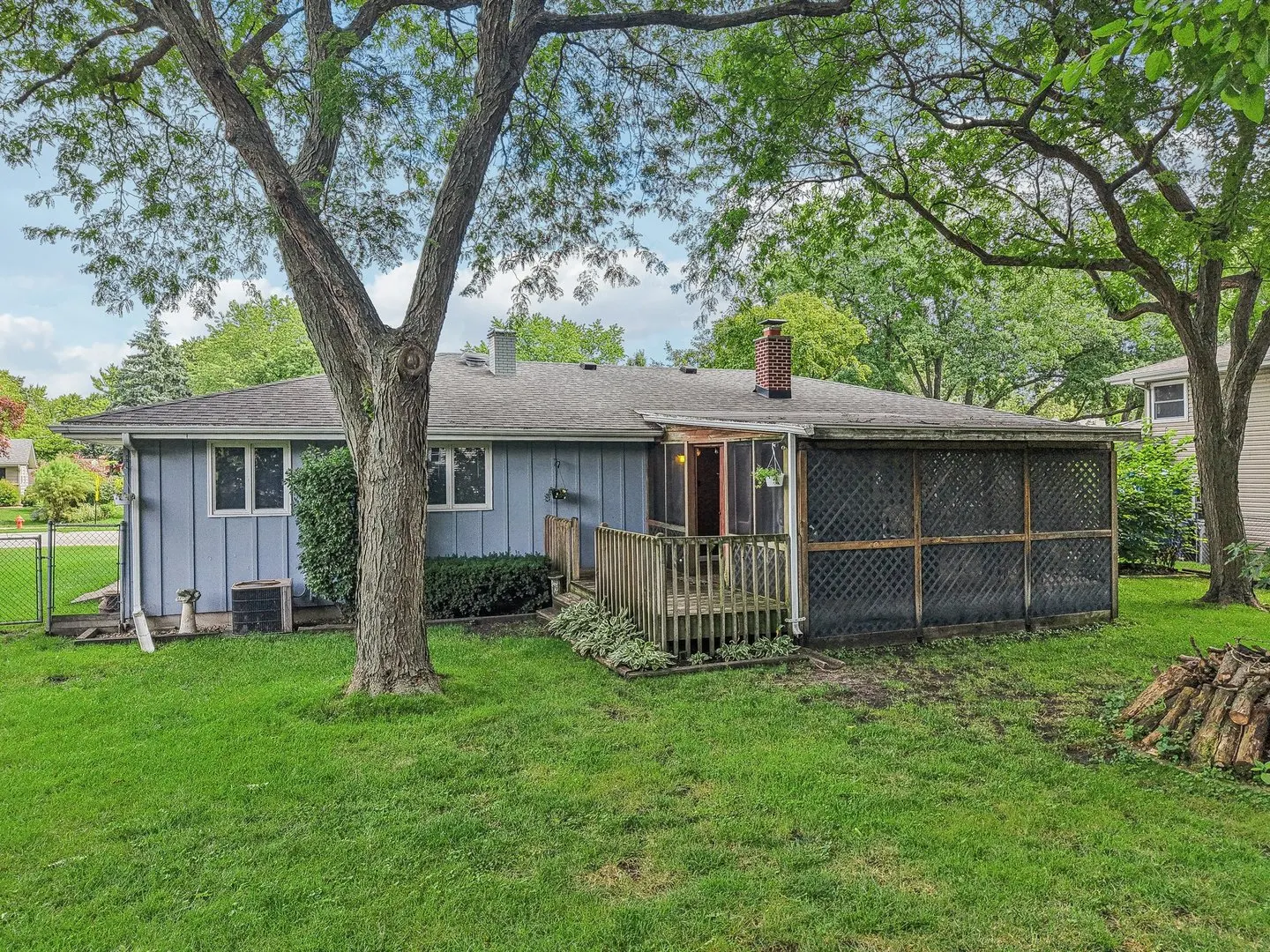 698 Hiawatha Drive IL